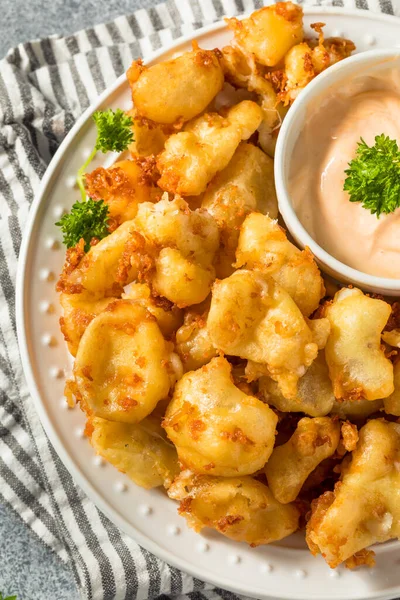 Caseiro Profundo Frito Wisconsin Queijo Coalhada Com Molho Imersão — Fotografia de Stock