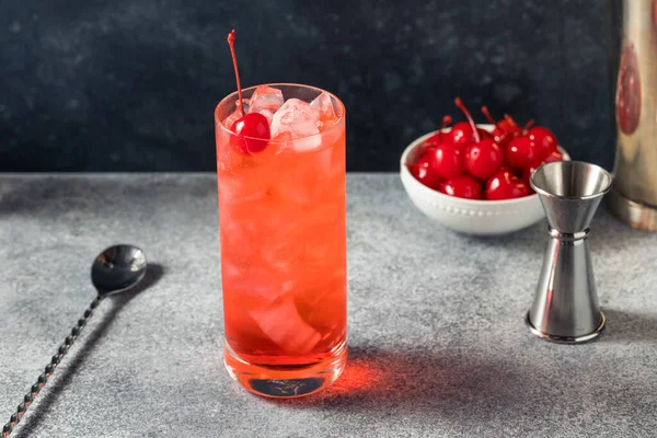 Boozy Rinfrescante Dirty Shirley Cocktail Con Cherry Soda Vodka — Foto Stock