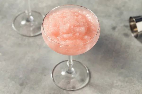 Alcolico Fatto Casa Congelato Rose Frose Slushie Bicchiere Coupe — Foto Stock