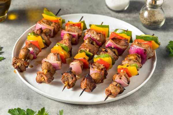 Espetos Carne Caseira Kebabs Com Pimentas Cebolas — Fotografia de Stock