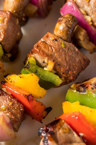 Espetos Carne Caseira Kebabs Com Pimentas Cebolas — Fotografia de Stock