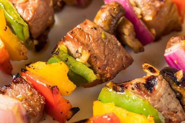 Espetos Carne Caseira Kebabs Com Pimentas Cebolas — Fotografia de Stock