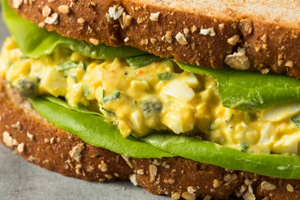 Gesundes Hausgemachtes Eiersalat Sandwich Mit Salat — Stockfoto