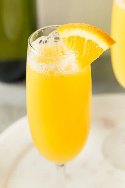 Cold Refreshing Orange Juice Mimosa Champagne — ストック写真