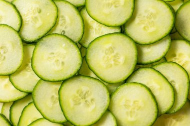 Çiğ Yeşil Organik Salatalık Yemeye Hazır