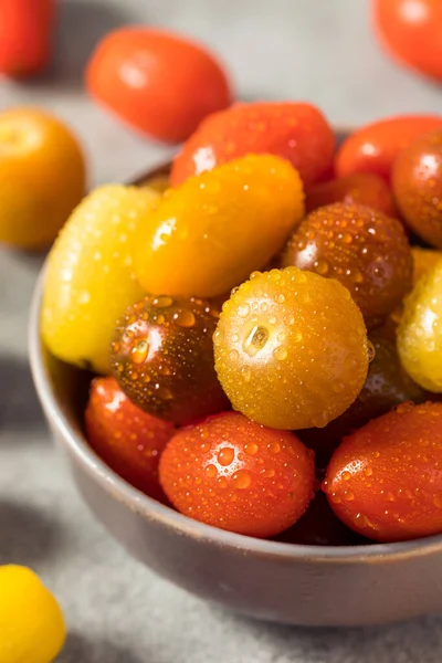 Biologische Heirloom Cherry Tomaten Een Kom — Stockfoto