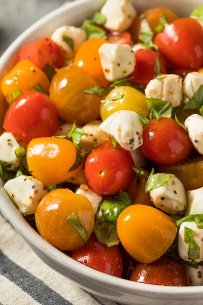 Healthy Homemade Caprese Salad Mozzarella Basil — Zdjęcie stockowe