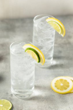 Buzlu limonlu soğuk limonata.