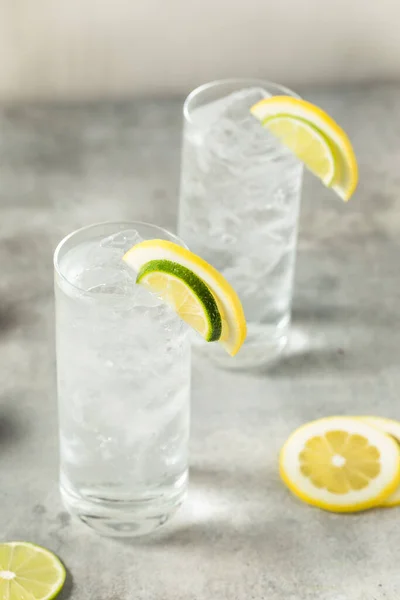 Zimno Orzeźwiający Cytrynowy Soda Limonkowa Lodem — Zdjęcie stockowe