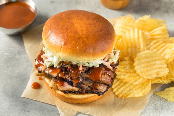 Homemade Chopped Brisket Sandwich Bbq Sauce Chips — Stock Photo, Image