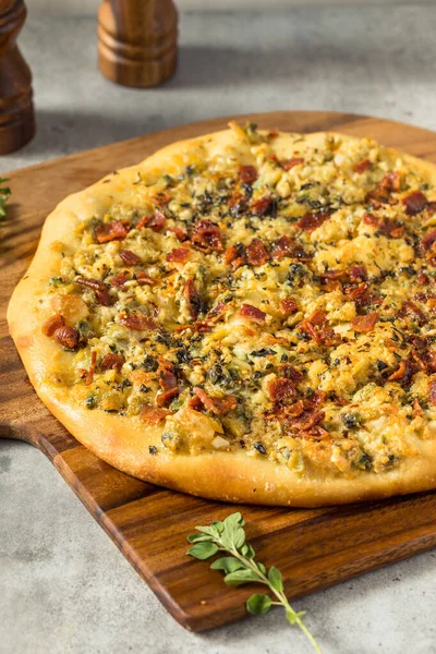 Homemade New Haven Clam White Pizza Oregano Bacon — Fotografia de Stock