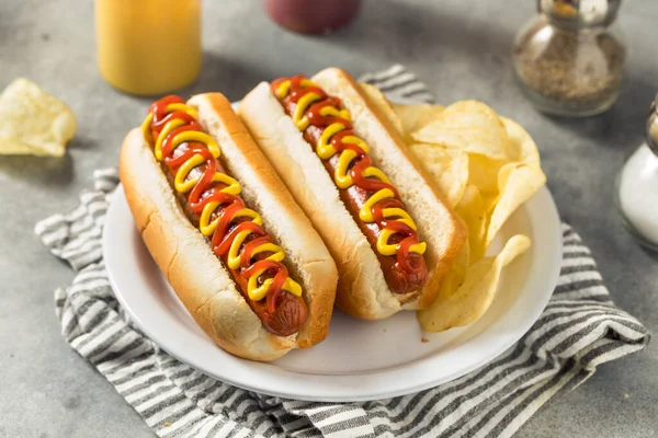 Homemade Hot Dog Ketchup Mustard Potato Chips — Zdjęcie stockowe