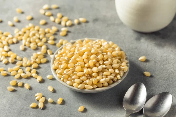 Dry Organic White Popcorn Kernels Bowl — ストック写真