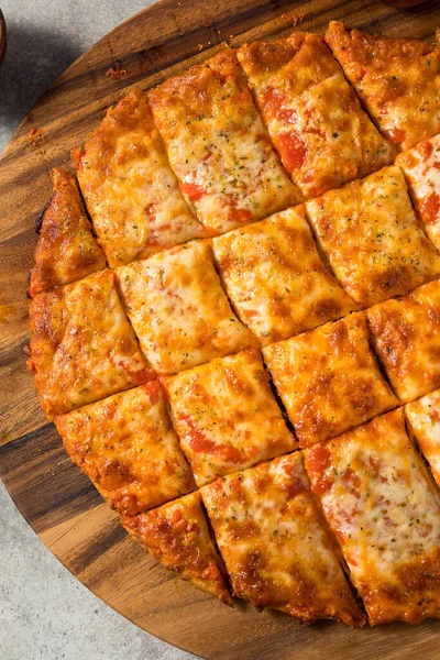 Homemade Tavern Style Cut Cheese Pizza Ready Eat — Stockfoto