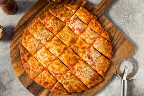 Homemade Tavern Style Cut Cheese Pizza Ready Eat — Stockfoto
