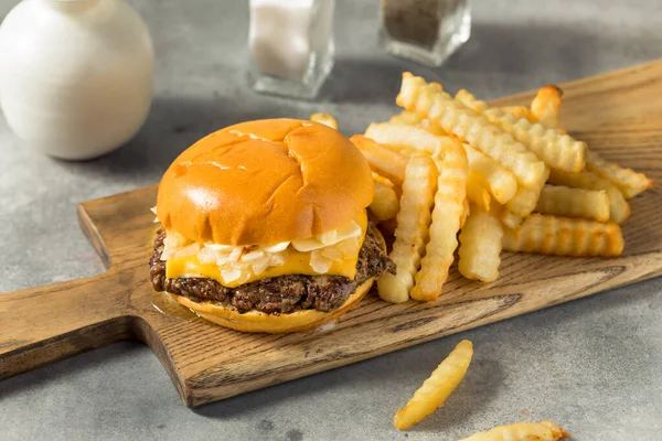 Homemade Wisconsin Butter Burger Cheese Fries — Fotografia de Stock