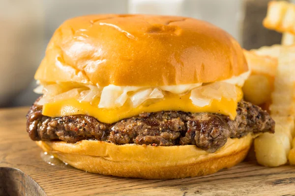 Homemade Wisconsin Butter Burger Cheese Fries — Stock fotografie