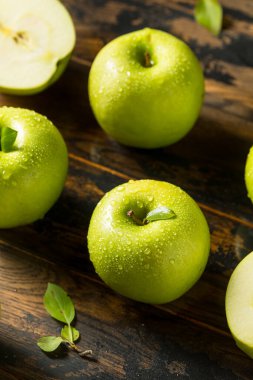 Raw Organic Green Granny Smith Apples Ready to Eat