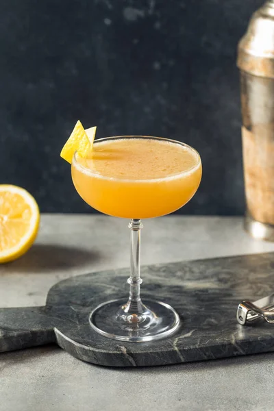 Alkohol Orzeźwiający Koktajl Królika Applejack Cytryną Pomarańczą — Zdjęcie stockowe