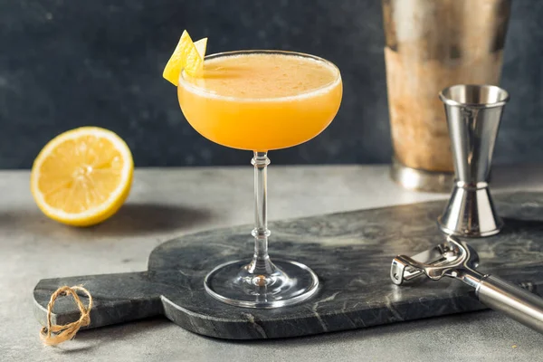 Boozy Erfrischender Applejack Rabbit Cocktail Mit Zitrone Und Orange — Stockfoto