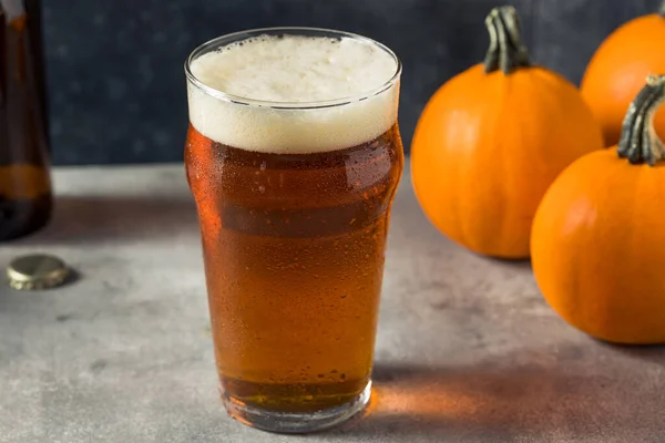 Boozy Refreshing Pumpkin Ale Craft Beer Pint Glass — Stock Photo, Image