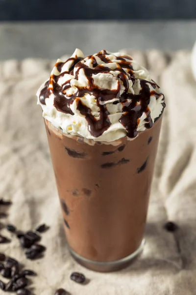 Kall Ice Mocha Kaffe Med Vispad Grädde Och Choklad — Stockfoto