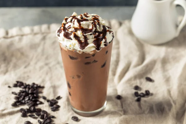 Kall Ice Mocha Kaffe Med Vispad Grädde Och Choklad — Stockfoto