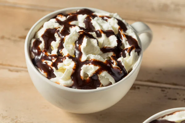 Warmer Süßer Heißer Mokkakaffee Mit Schlagsahne Und Schokolade — Stockfoto
