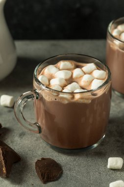 Sıcak sıcak kakao. Şekerlemeli çikolata.