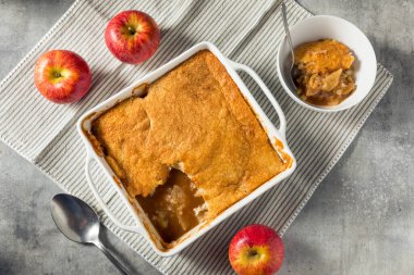 Dondurmalı ev yapımı elmalı tart.