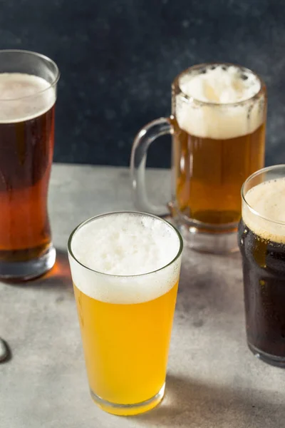 Erfrischendes Craft Beer Verschiedenen Bechern — Stockfoto