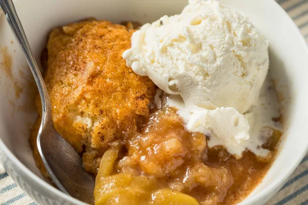 Homemade Apple Cobbler Dessert Ice Cream — Stock Photo, Image