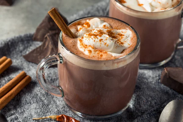 Zelfgemaakte Spicy Mexicaanse Hot Cocoa Chocolade Met Kaneel Cayenne — Stockfoto