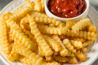 Ev yapımı Kırışıklık Ketçaplı Patates Kızartması