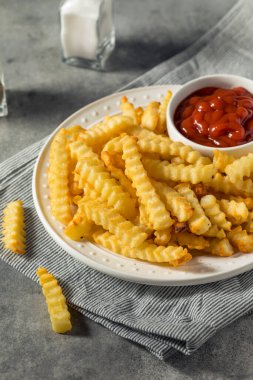 Ev yapımı Kırışıklık Ketçaplı Patates Kızartması