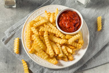 Ev yapımı Kırışıklık Ketçaplı Patates Kızartması