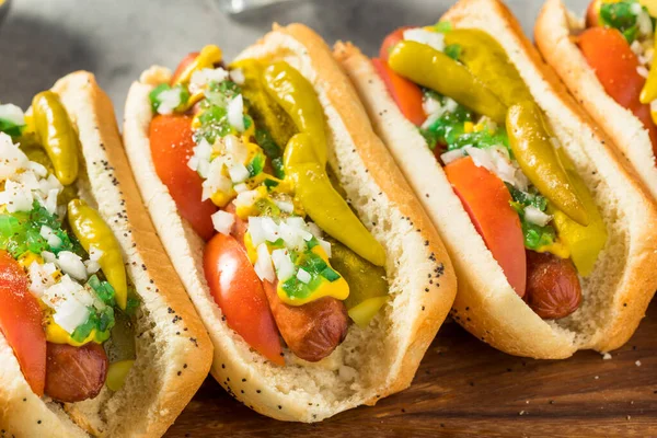 Гомемад Чиказький Стиль Hot Dogs Tomato Onion Peppers — стокове фото