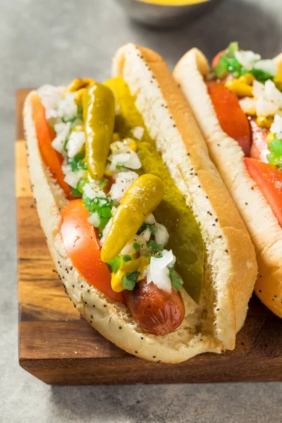 Hot Dogs Fatti Casa Stile Chicago Con Cipolla Pomodoro Peperoni — Foto Stock