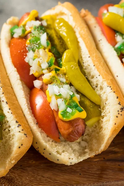 Hot Dogs Fatti Casa Stile Chicago Con Cipolla Pomodoro Peperoni — Foto Stock