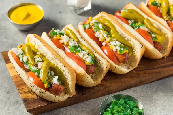Zelfgemaakte Chicago Style Hot Dogs Met Tomaat Paprika — Stockfoto
