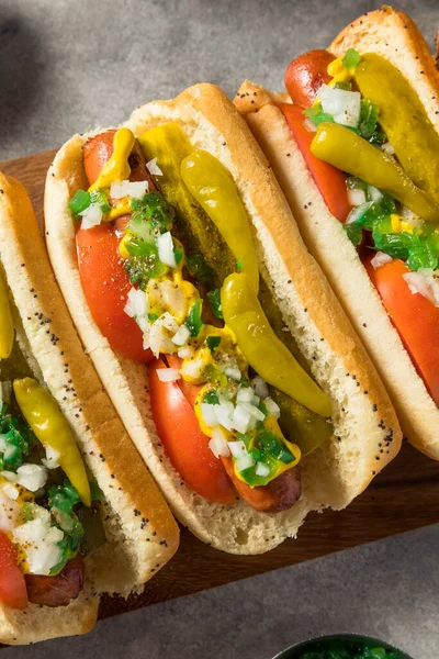 Hot Dogs Fatti Casa Stile Chicago Con Cipolla Pomodoro Peperoni — Foto Stock