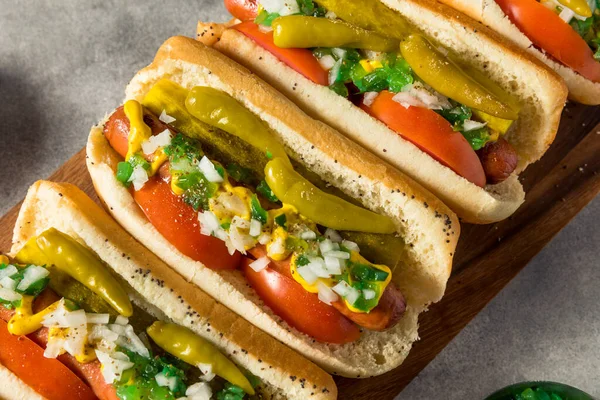 Házi Készítésű Chicagói Stílusú Hot Dogok Paradicsomhagymával Paprikával — Stock Fotó