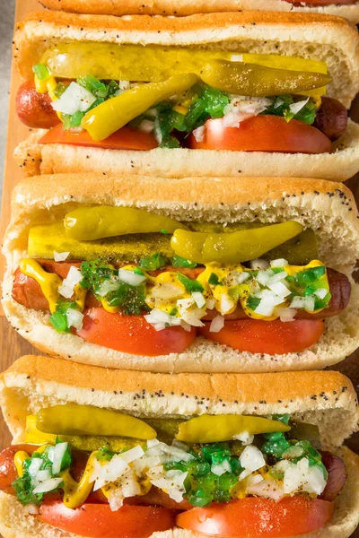 Hot Dogs Fatti Casa Stile Chicago Con Cipolla Pomodoro Peperoni — Foto Stock