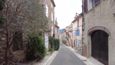 Ormanda gün boyunca yürürken yeşil ağaçlar hiç kimse güzel bir gün geçirmez doğa.