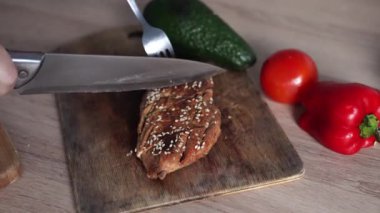 slice the chicken steak appetitively