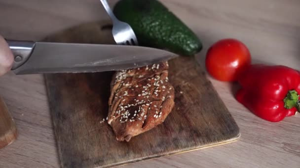 Slice Chicken Steak Appetitively — Αρχείο Βίντεο