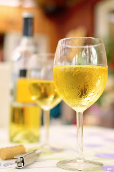 Glas van witte wijnstok — Stockfoto
