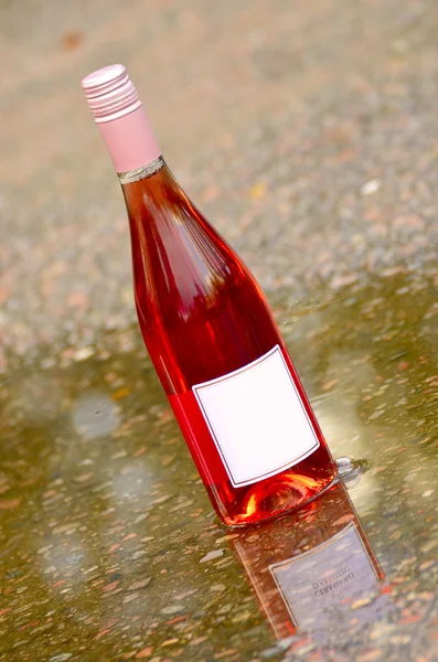 Bottiglia di vino rosé — Foto Stock