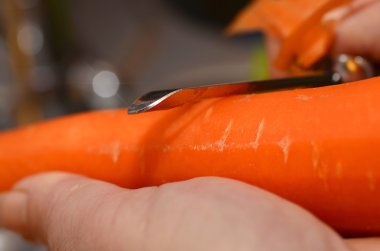 bir carrot soyma