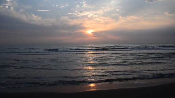 Amanecer en el mar Caspio — Vídeo de stock